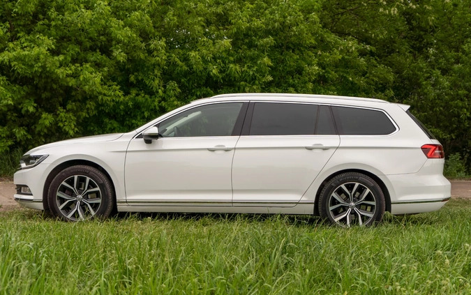 Volkswagen Passat cena 69990 przebieg: 253000, rok produkcji 2016 z Warszawa małe 562